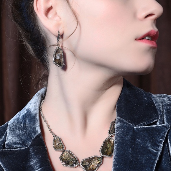 Stunning Earrings - Picture 4 of 8